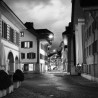 Fototapeta uliczka w nocy - czarno biała nr F213038